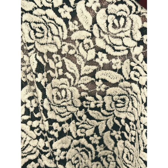 Sanctuary Semi-Sheer Lace Front Rose Design Gray & Cream Top Medium - Picture 5 of 7